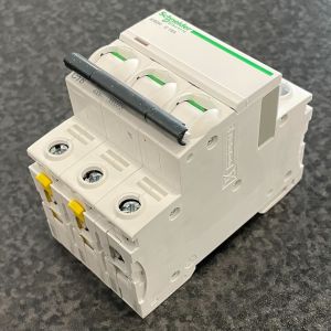 Effektbryter 3 x 16A